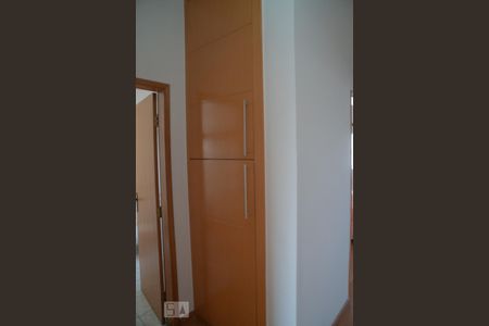 Apartamento à venda com 176m², 3 quartos e 1 vaga Apartamento à venda com 176m², 3 quartos e 1 vagaArmario