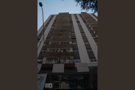 Apartamento à venda com 176m², 3 quartos e 1 vaga Apartamento à venda com 176m², 3 quartos e 1 vagaFachada