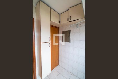 Apartamento para alugar com 147m², 3 quartos e 2 vagas Apartamento para alugar com 147m², 3 quartos e 2 vagasÁrea de Serviço - Armários