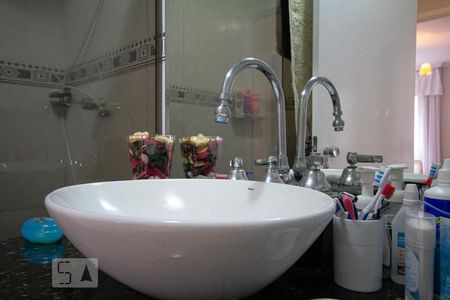 Banheiro de apartamento para alugar com 2 quartos, 79m² em Jardim Londrina, São Paulo