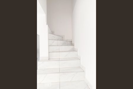 Casa de condomínio à venda com 76m², 2 quartos e 1 vagaEscada 