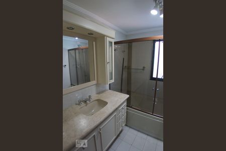 Apartamento à venda com 239m², 4 quartos e 3 vagasBanheiro da Suíte