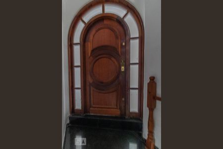 Casa para alugar com 300m², 4 quartos e 6 vagasEntrada