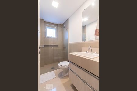 Banheiro de apartamento à venda com 1 quarto, 58m² em Bigorrilho, Curitiba