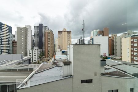 Vista da sala de apartamento à venda com 1 quarto, 58m² em Bigorrilho, Curitiba