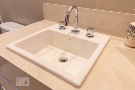 Banheiro de apartamento à venda com 1 quarto, 58m² em Bigorrilho, Curitiba
