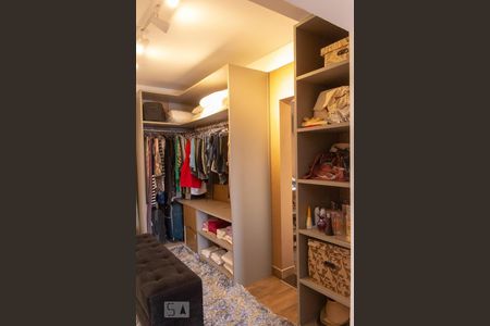 Apartamento à venda com 150m², 2 quartos e 3 vagasQuarto 2 - clouset