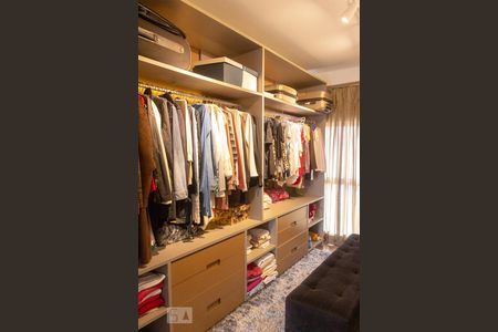 Apartamento à venda com 150m², 2 quartos e 3 vagasQuarto 2 - clouset