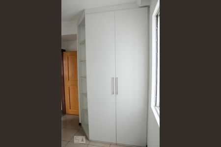 Apartamento à venda com 182m², 4 quartos e 2 vagasQuarto 2