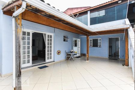 Casa à venda com 312m², 2 quartos e 5 vagasQuintal