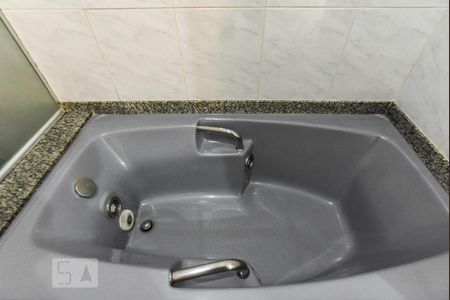 Casa à venda com 312m², 2 quartos e 5 vagasBanheiro da Suíte 1