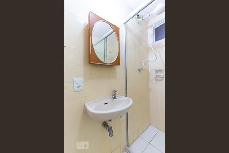 Banheiro de kitnet/studio para alugar com 1 quarto, 70m² em Centro, Campinas