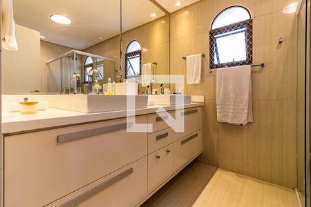 Apartamento à venda com 260m², 4 quartos e 3 vagasBanheiro da Suíte 1