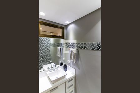 Apartamento à venda com 260m², 4 quartos e 3 vagasBanheiro da Suíte 2