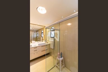 Apartamento à venda com 260m², 4 quartos e 3 vagasBanheiro da Suíte 1