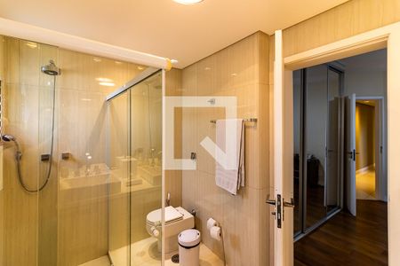 Apartamento à venda com 260m², 4 quartos e 3 vagasBanheiro da Suíte 1