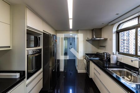 Apartamento à venda com 260m², 4 quartos e 3 vagasCozinha