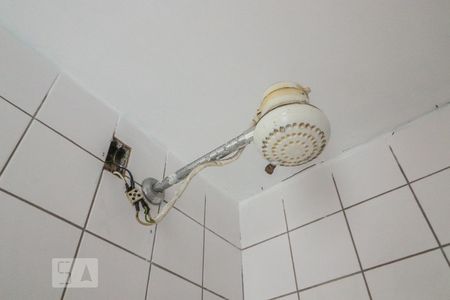 Banheiro de kitnet/studio para alugar com 1 quarto, 35m² em Curicica, Rio de Janeiro