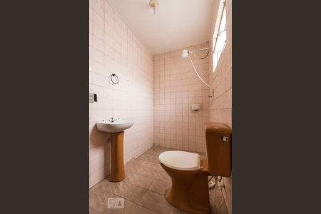 Casa para alugar com 75m², 2 quartos e sem vagaBanheiro da Edícula