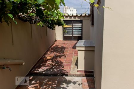 Casa para alugar com 180m², 3 quartos e 2 vagas Casa para alugar com 180m², 3 quartos e 2 vagasCorredor lateral