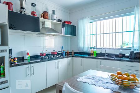 Casa à venda com 260m², 3 quartos e 5 vagas Casa à venda com 260m², 3 quartos e 5 vagasCozinha