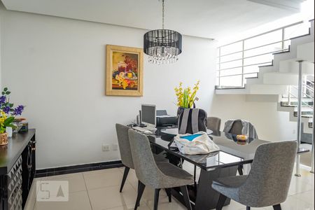 Sala de casa à venda com 3 quartos, 260m² em Sítio da Figueira, São Paulo