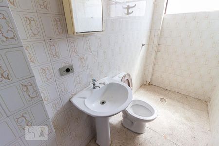 Banheiro de apartamento para alugar com 2 quartos, 50m² em Rebouças, Curitiba