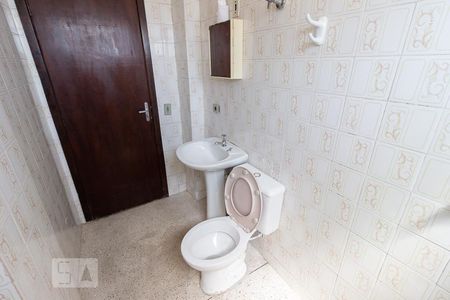 Banheiro de apartamento para alugar com 2 quartos, 50m² em Rebouças, Curitiba