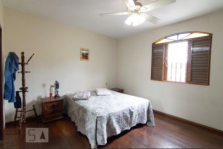 Casa à venda com 344m², 4 quartos e 3 vagas Casa à venda com 344m², 4 quartos e 3 vagasQuarto 3 - Suíte