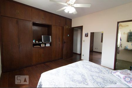 Casa à venda com 344m², 4 quartos e 3 vagas Casa à venda com 344m², 4 quartos e 3 vagasQuarto 3 - Suíte