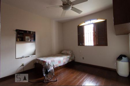 Casa à venda com 344m², 4 quartos e 3 vagas Casa à venda com 344m², 4 quartos e 3 vagasQuarto 2