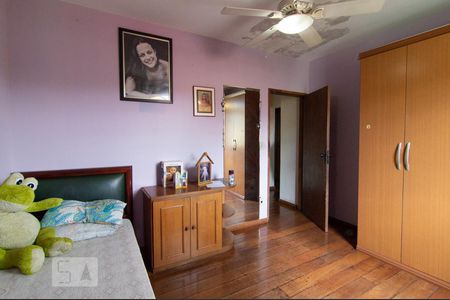 Casa à venda com 344m², 4 quartos e 3 vagas Casa à venda com 344m², 4 quartos e 3 vagasQuarto 4