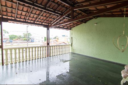 Casa à venda com 344m², 4 quartos e 3 vagas Casa à venda com 344m², 4 quartos e 3 vagasVaranda da Sala