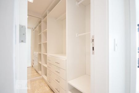 Apartamento para alugar com 315m², 4 quartos e 4 vagasCloset dos Quartos
