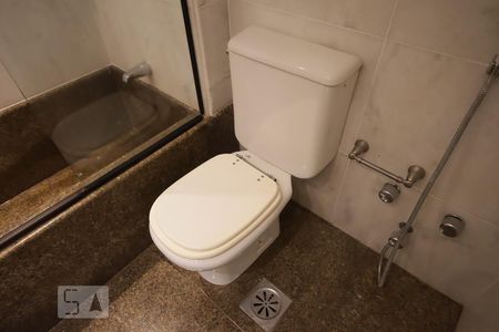 Apartamento para alugar com 315m², 4 quartos e 4 vagasBanheiro