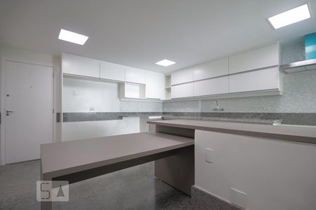 Apartamento para alugar com 315m², 4 quartos e 4 vagasCozinha