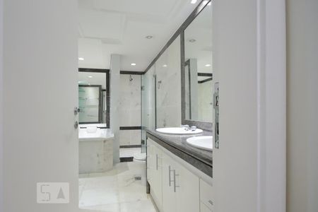 Apartamento para alugar com 315m², 4 quartos e 4 vagasBanheiro da Suíte 2