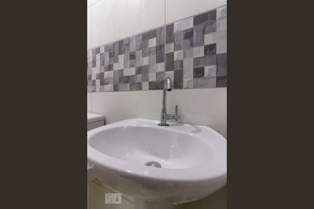 Banheiro de casa para alugar com 1 quarto, 39m² em Vila Dalila, São Paulo