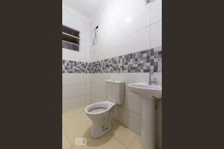 Banheiro de casa para alugar com 1 quarto, 39m² em Vila Dalila, São Paulo