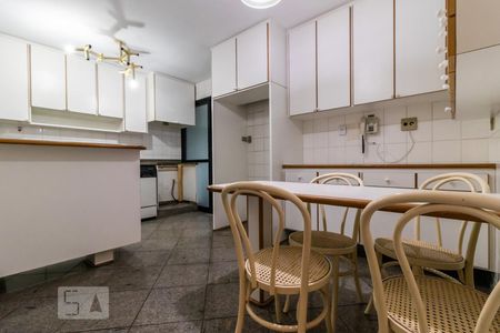 Apartamento à venda com 164m², 2 quartos e 2 vagasCozinha