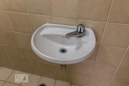 Apartamento à venda com 164m², 2 quartos e 2 vagasDetalhe do Banheiro de Serviço