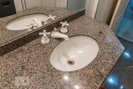 Apartamento à venda com 164m², 2 quartos e 2 vagasDetalhe do Banheiro da Suíte