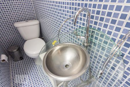 Casa à venda com 79m², 2 quartos e 2 vagasBanheiro