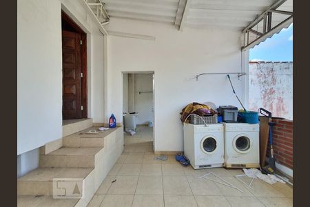 Casa à venda com 380m², 4 quartos e 4 vagas Casa à venda com 380m², 4 quartos e 4 vagasLavanderia