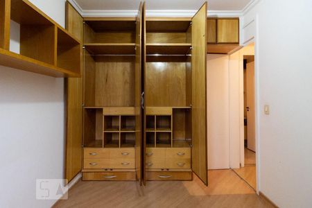 Apartamento à venda com 57m², 2 quartos e 1 vagaQuarto 2 - Armários