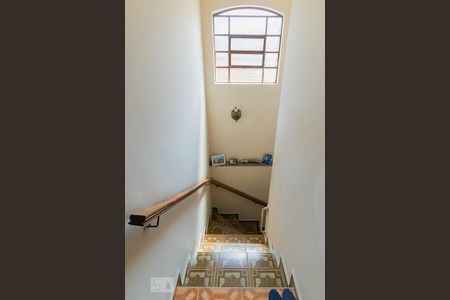 Casa para alugar com 200m², 3 quartos e 2 vagasEscada