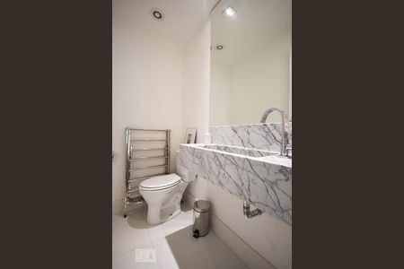 Lavabo de apartamento para alugar com 2 quartos, 87m² em Parque Reboucas, São Paulo