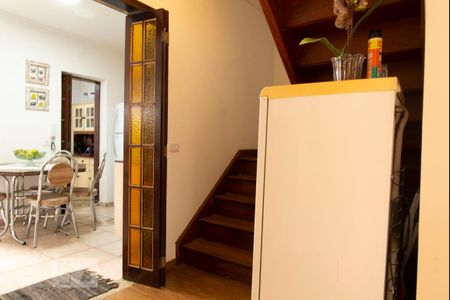 Casa para alugar com 130m², 3 quartos e 2 vagas Casa para alugar com 130m², 3 quartos e 2 vagasEscada