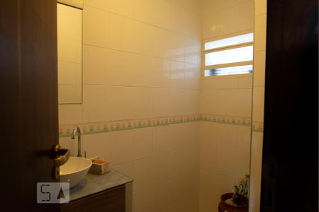 Lavabo de casa para alugar com 3 quartos, 130m² em Vila Bertioga, São Paulo