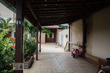 Garagem de casa à venda com 3 quartos, 200m² em São João Batista (venda Nova), Belo Horizonte